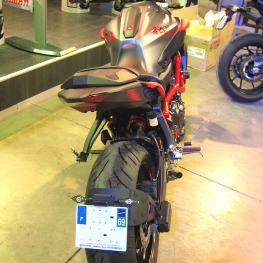 Portamatrículas a la rueda Yamaha MT-07 negro