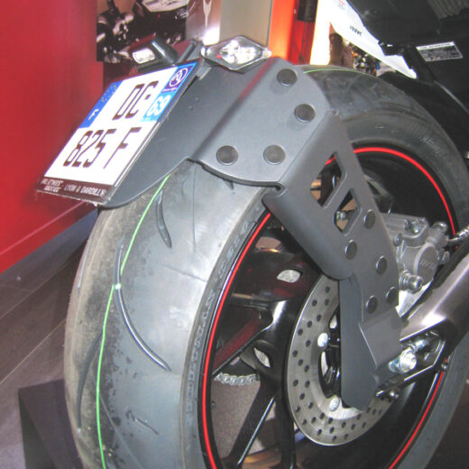 Portamatrículas a la rueda Yamaha MT-09 Tracer negro