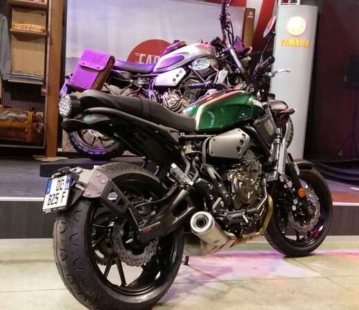 Portamatrículas a la rueda Yamaha XSR700 negro