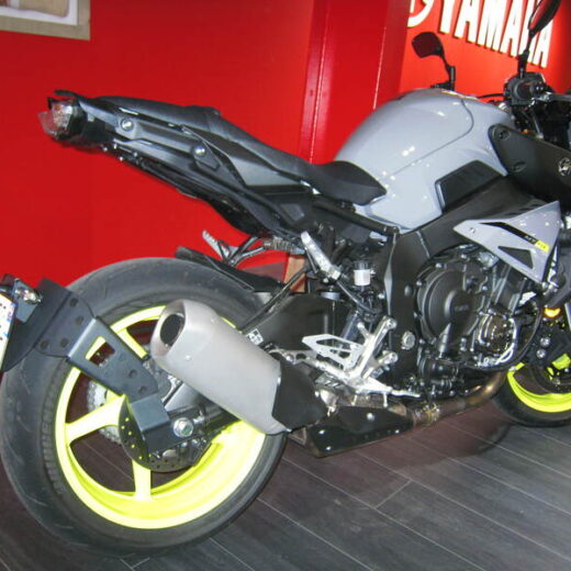Portamatrículas Yamaha MT-10 negro