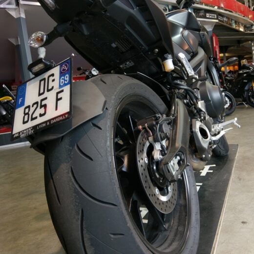 Portamatrículas a la rueda Yamaha MT-09 negro