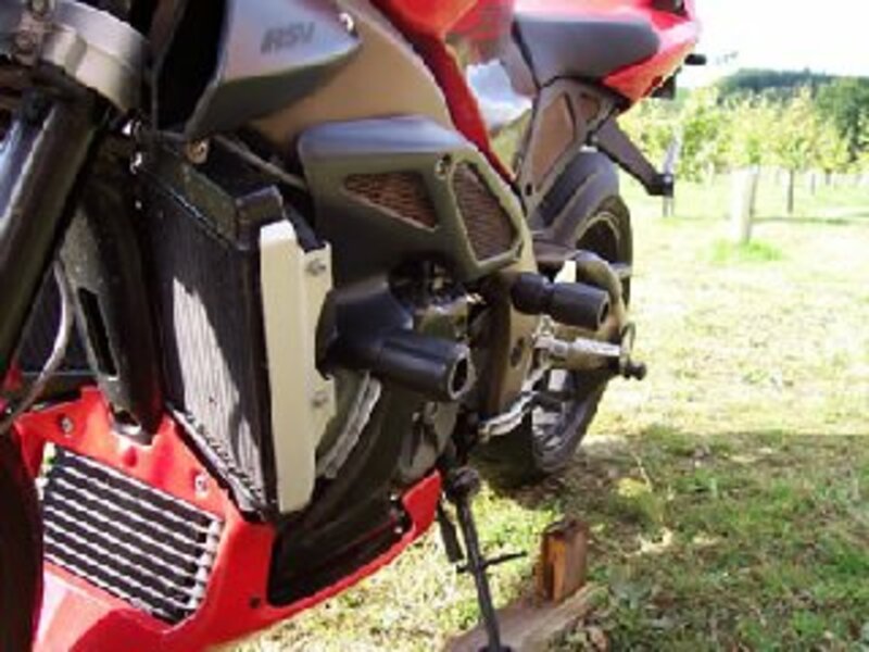 R&G CRASH PADS AERO BLK - Imagen 2