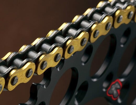 Cadena Renthal 520R1 con 112 eslabones negro/oro