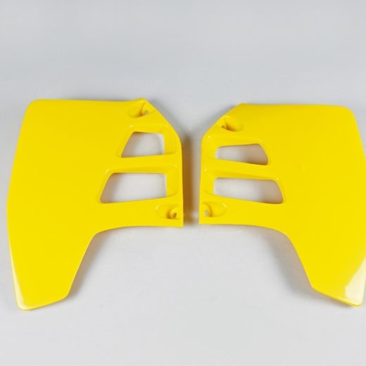 Plásticos laterales de radiador UFO Suzuki amarillo SU02909-101